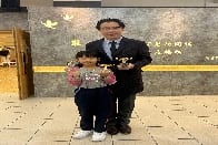 恭喜2C鄭心意同學於「香港國際硬筆中文書法比賽2024」獲得金獎及於「香港國際英文硬筆書法比賽2024」獲得銀獎